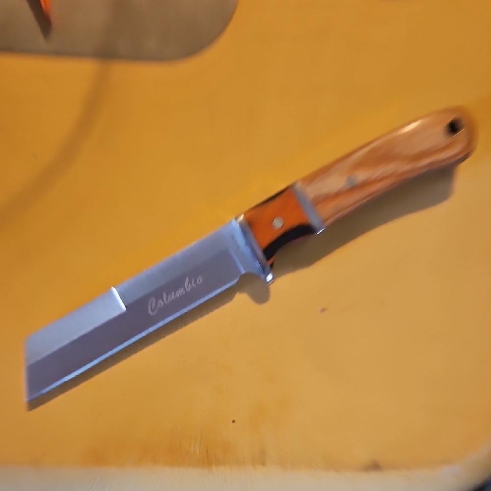 Columbia Silver Knife with Tan Wooden Handle